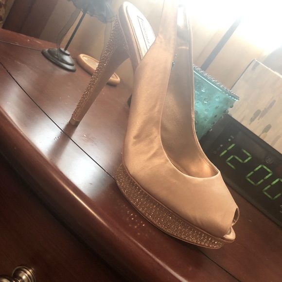 Size 10 classy sling back satin taupe ladies platform raised shoe.